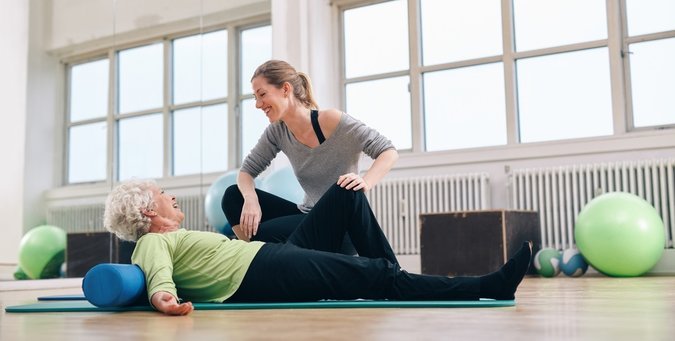 أهمية العلاج الطبيعي لكبار السن