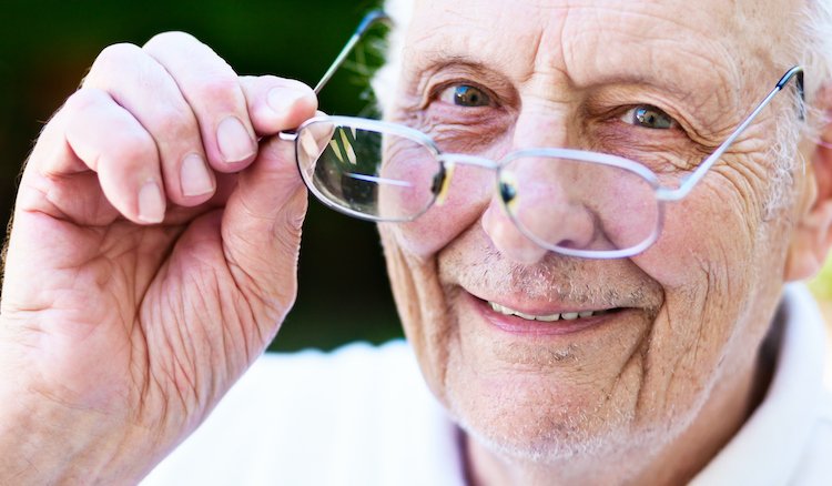 صحة العيون لكبار السن - كيف تحافظ على صحة عيونك؟ 3 أهمية العناية بصحة العيون لكبار السن